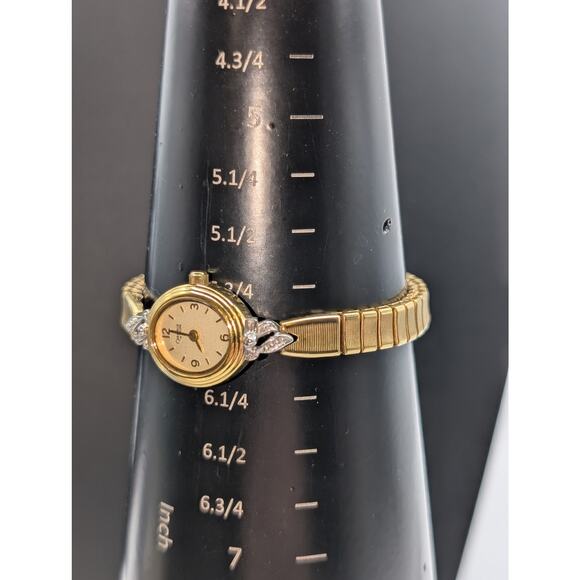 Vintage BULOVA Caravelle Gold Tone Women's Watch - Picture 5 of 7